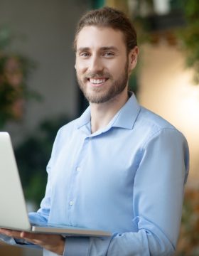 young-smiling-man-with-a-laptop-in-his-hands-2021-09-04-07-08-07-utc.jpg